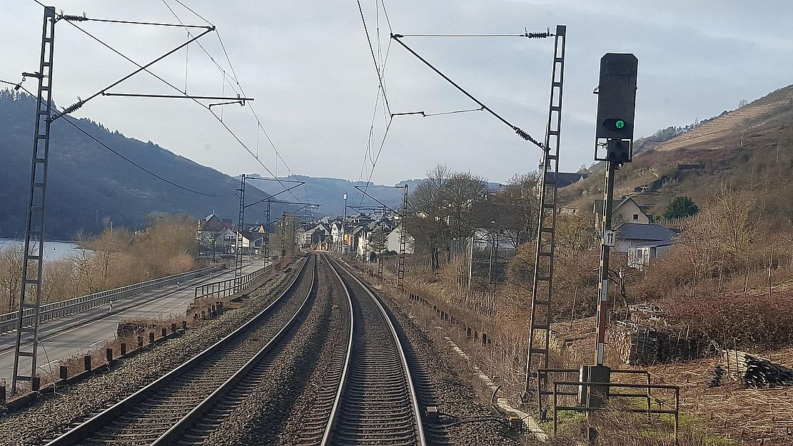 Meta-Alt: Eine 2-gleisige Bahnstrecke aus Brandenburg